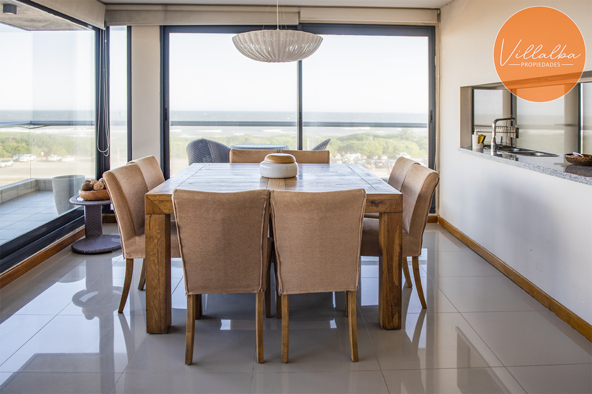 Apartamento ID.3431 - Apartamento Penthouse, frente al mar, playa brava, 3 dormitorios con hermosa vista