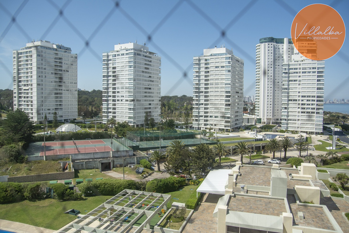 Apartamento ID.2167 - Apartamento en venta, Torre Fragata con hermosa vista al mar.