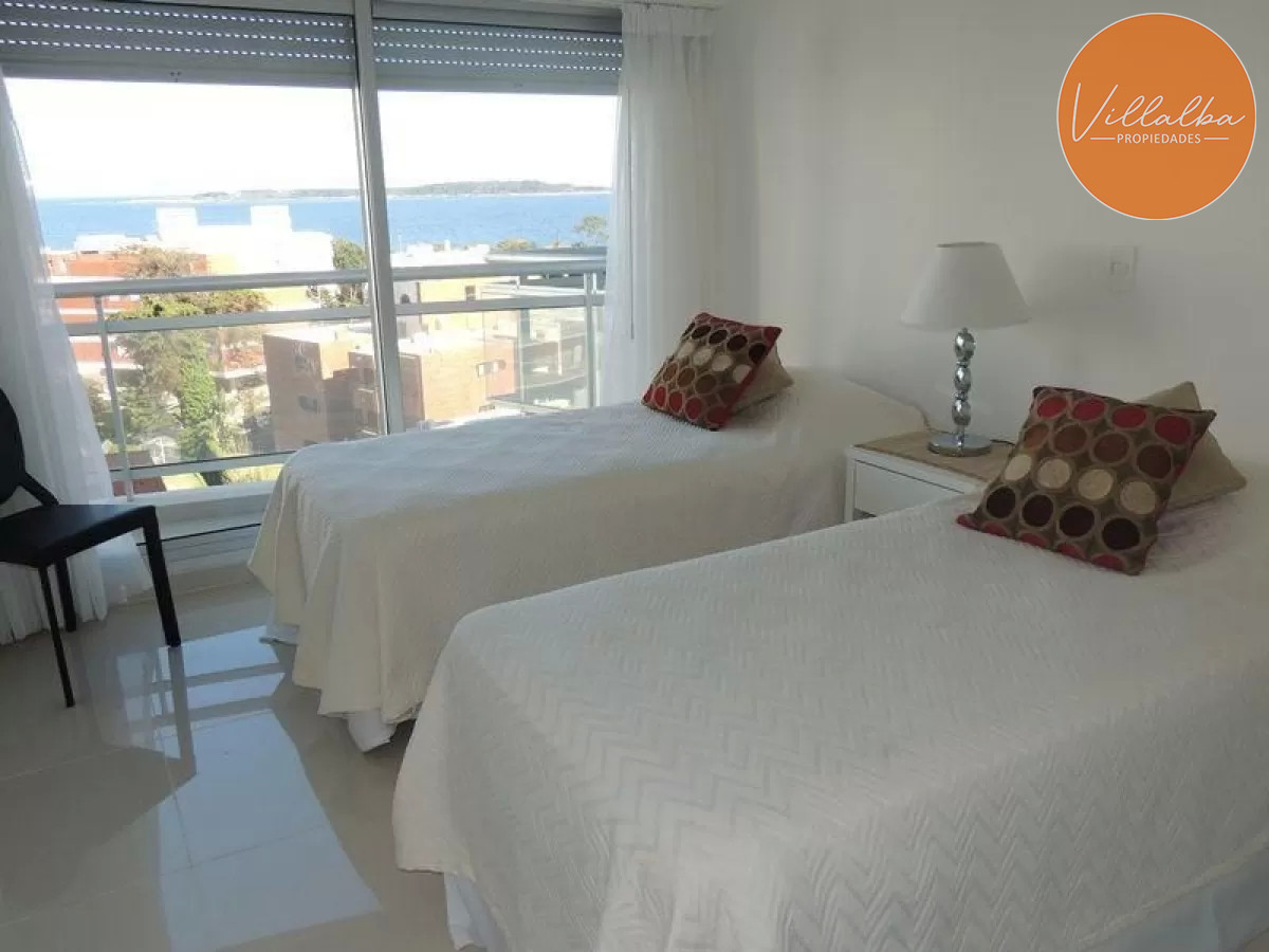 Apartamento ID.2385 - Lindo departamento en excelente zona a metros de Playa Mansa. Amenities. 