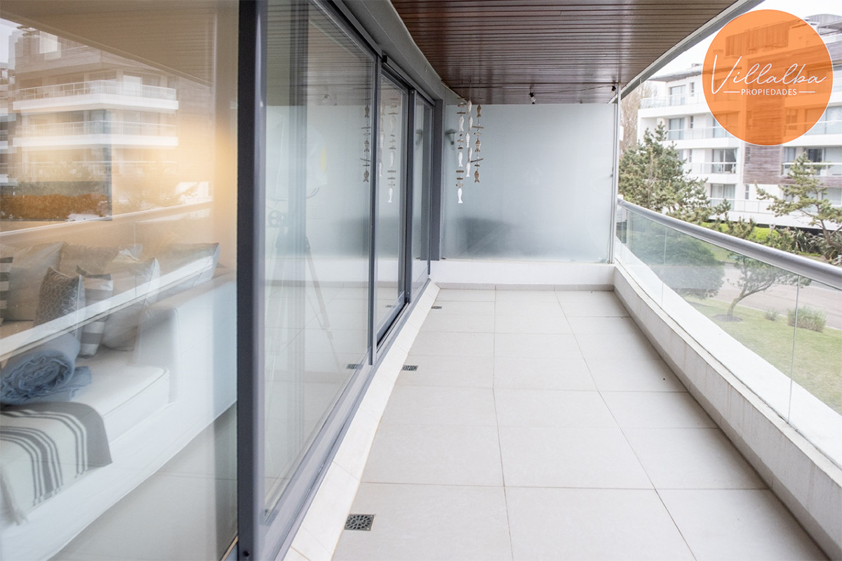 Apartamento ID.2369 - Hermoso Departamento en venta frente a Playa Brava, 3 dorm + dep. Marigot Brava