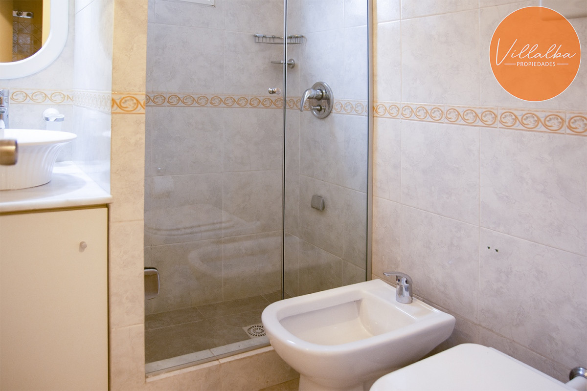 Apartamento ID.2323 - Departamento de 3 dormitorio con parrillero en venta , ultimo piso frente al mar, Punta del Este