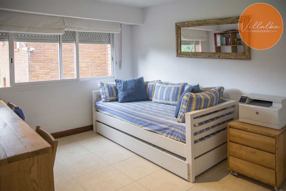 Apartamento ID.1043 - Oportunidad, apartamento en venta en Punta del Este de 3 dormitorios. Terraza con parrillero.