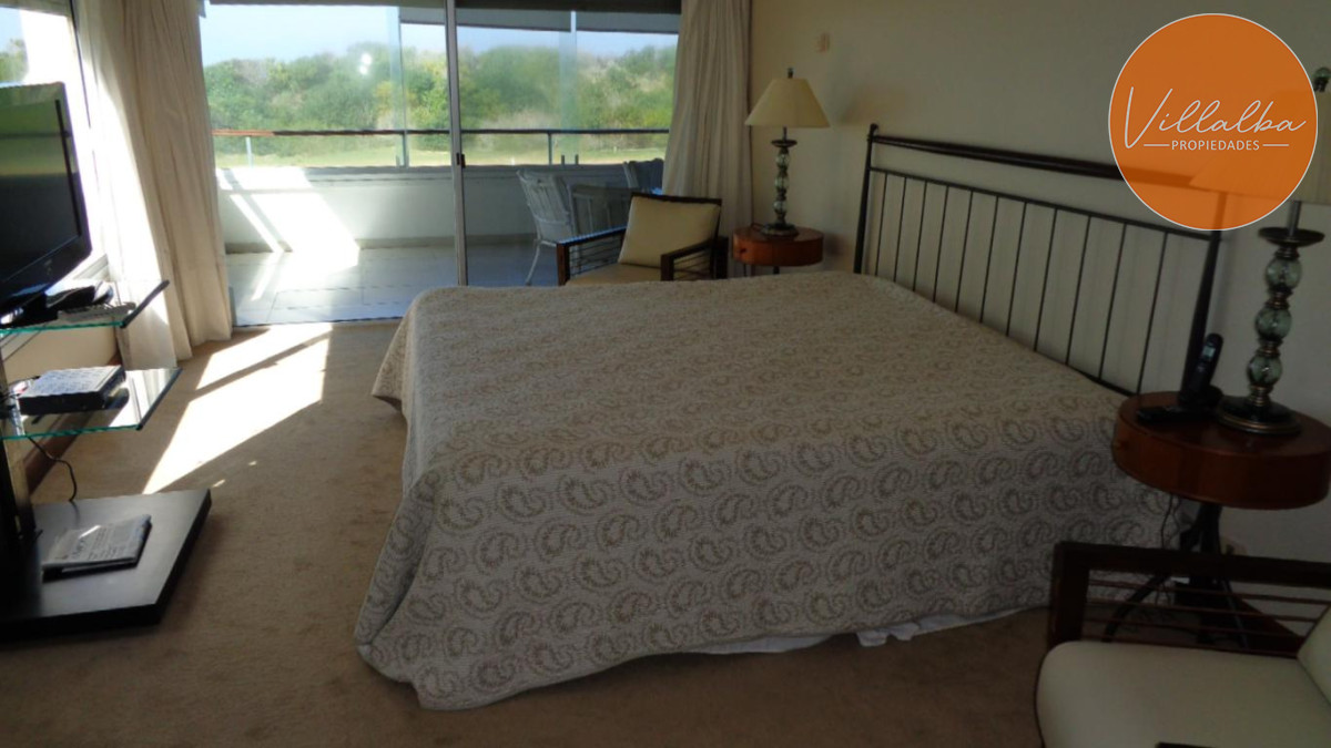 Apartamento ID.3609 - Apartamento de 4 dormitorios en Punta del Este frente al mar en Playa Brava