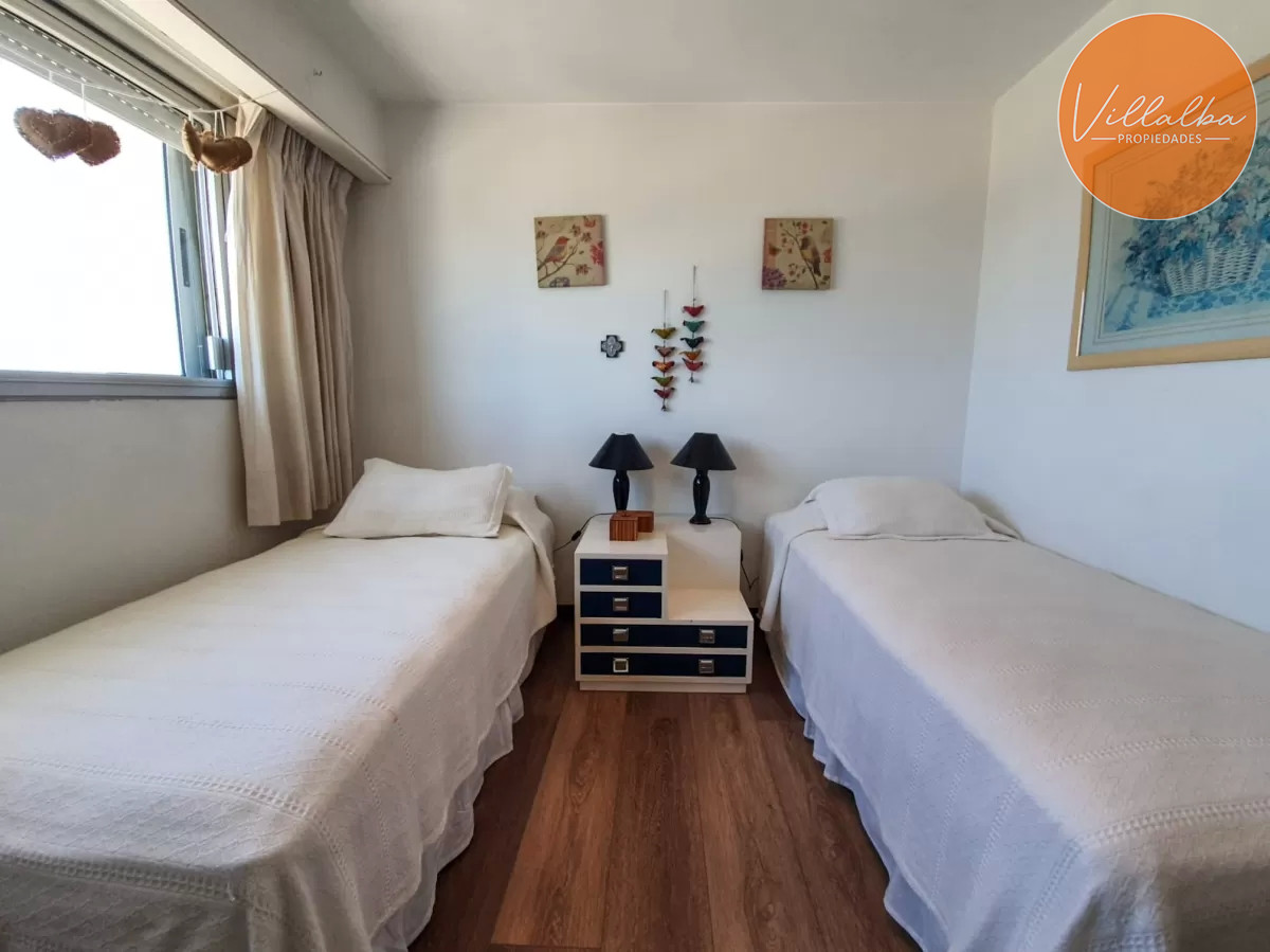 Apartamento ID.3639 - Departamento de 3 dormitorios + dep. en venta en Edif. Fontemar, vista al Puerto