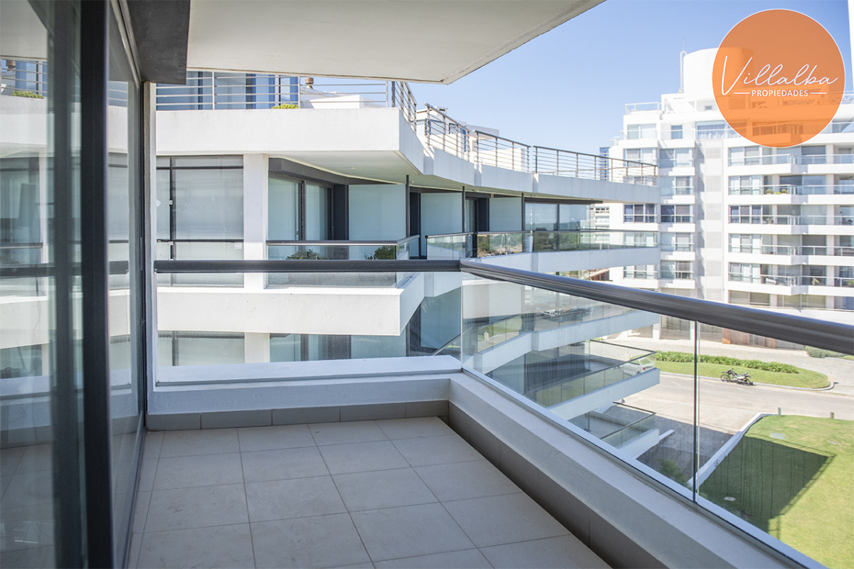 Apartamento ID.2367 - Penthouse frente al mar en venta, 3 suites. Blue Bird