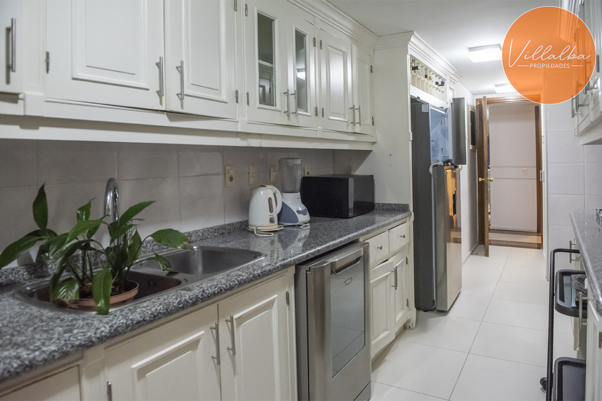 Apartamento ID.3641 - Edificio Espigon zona Puerto,  frente al mar. 