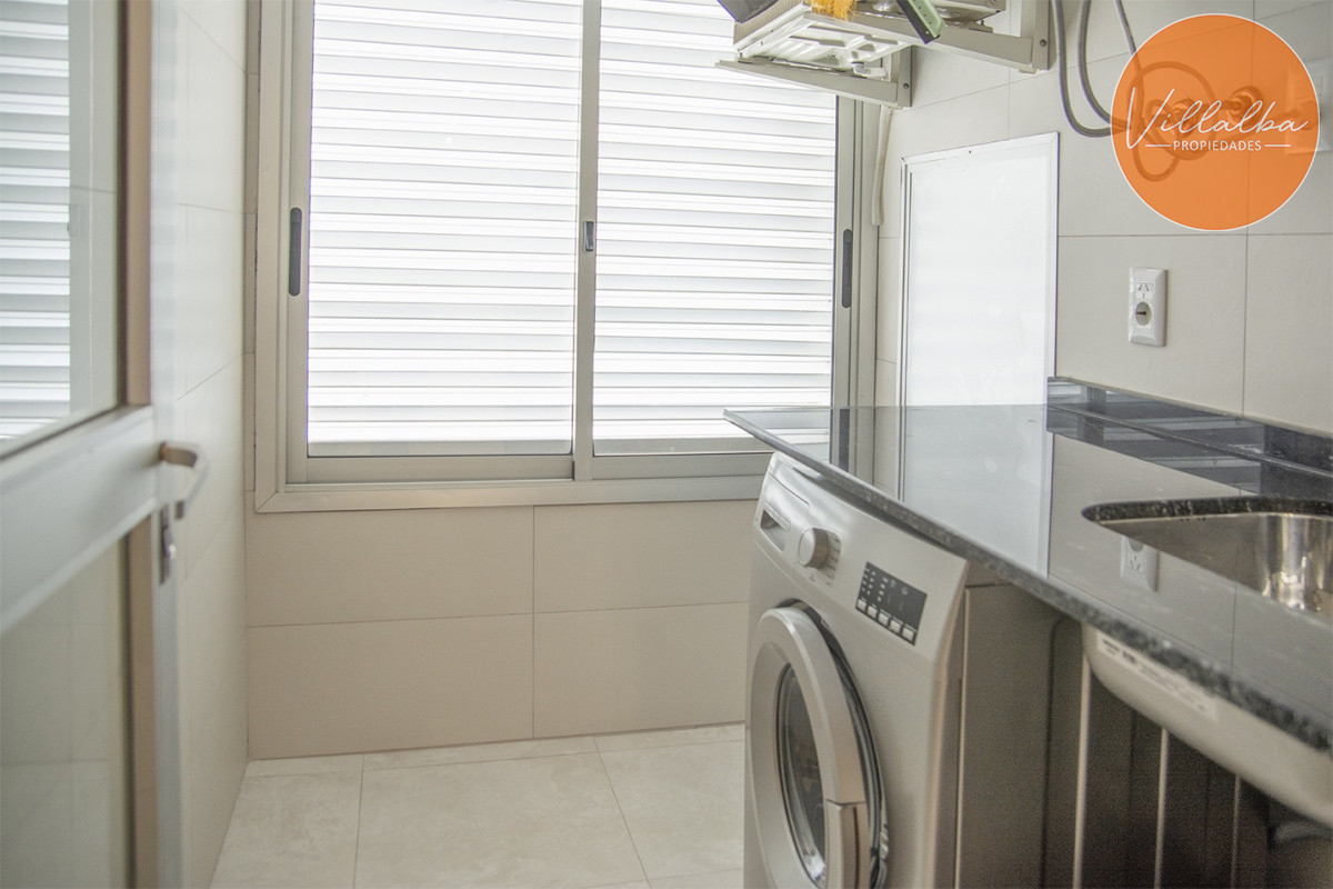 Apartamento ID.2810 - Vende apartamento de 2 dormitorios y medio en Chiverta, Reciclado completo. Punta del Este 