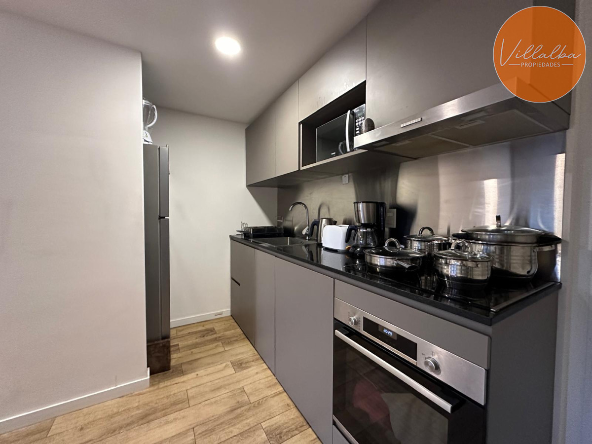 Apartamento ID.3416 - Vende oportunidad en Playa Mansa, primera línea de 2 dormitorios en Punta del Este 