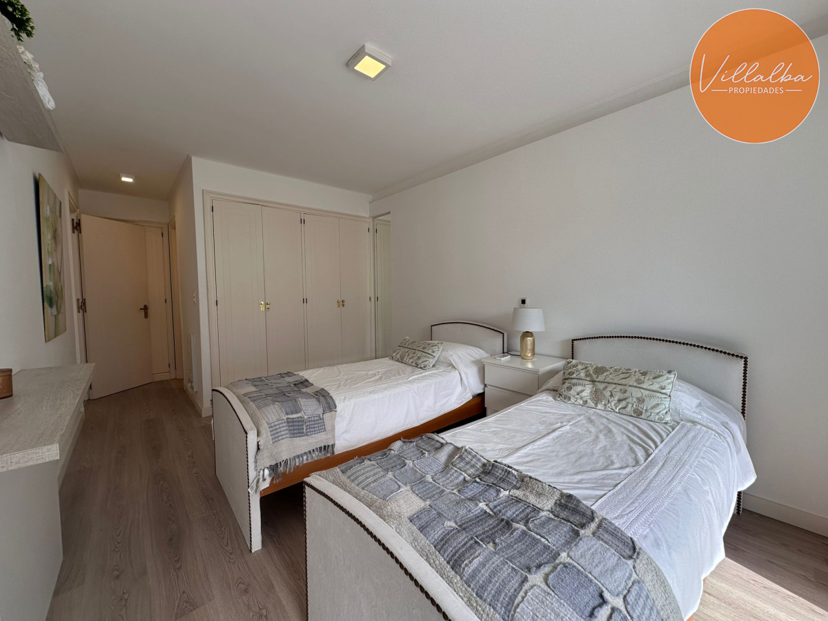 Apartamento ID.3610 - Se vende departamento de 4 dormitorios , Playa brava, Esturion
