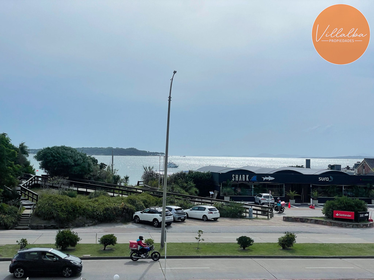 Apartamento ID.2482 - Hermoso Departamento de 3 dormitorios en venta frente al mar. 