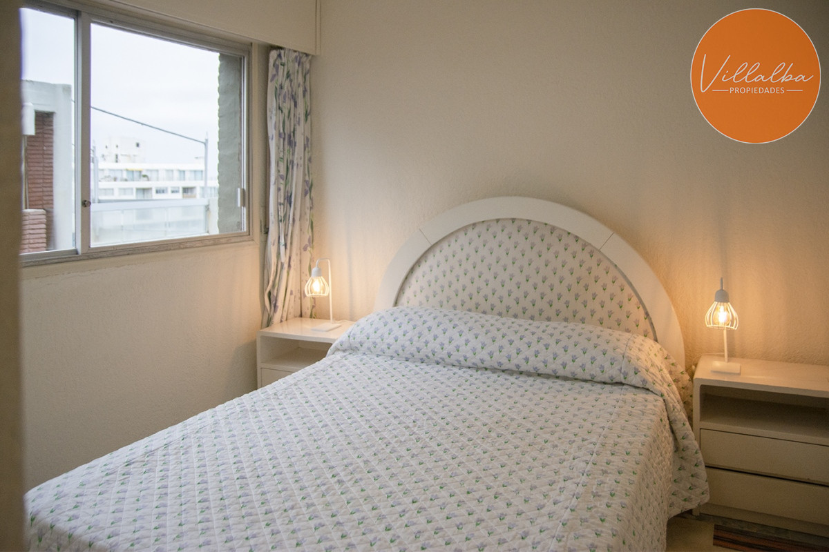Apartamento ID.2323 - Departamento de 3 dormitorio con parrillero en venta , ultimo piso frente al mar, Punta del Este