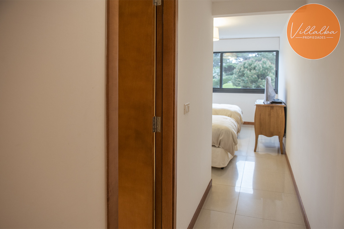 Apartamento ID.2369 - Hermoso Departamento en venta frente a Playa Brava, 3 dorm + dep. Marigot Brava