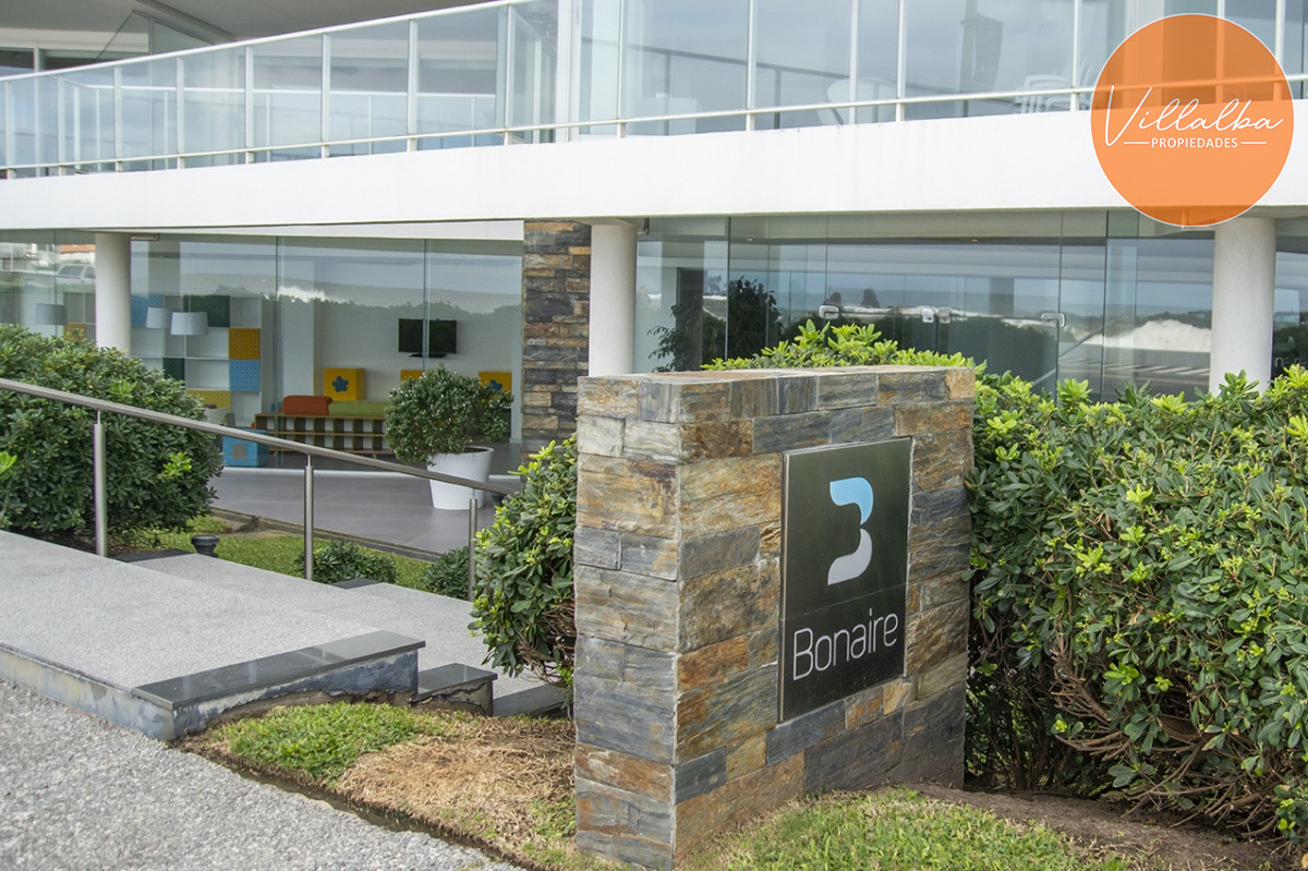 Apartamento ID.2178 - Vende apartamento. Edificio Bonaire. 3 dormitorios con servicios. Brava, Peninsula, Punta del Este