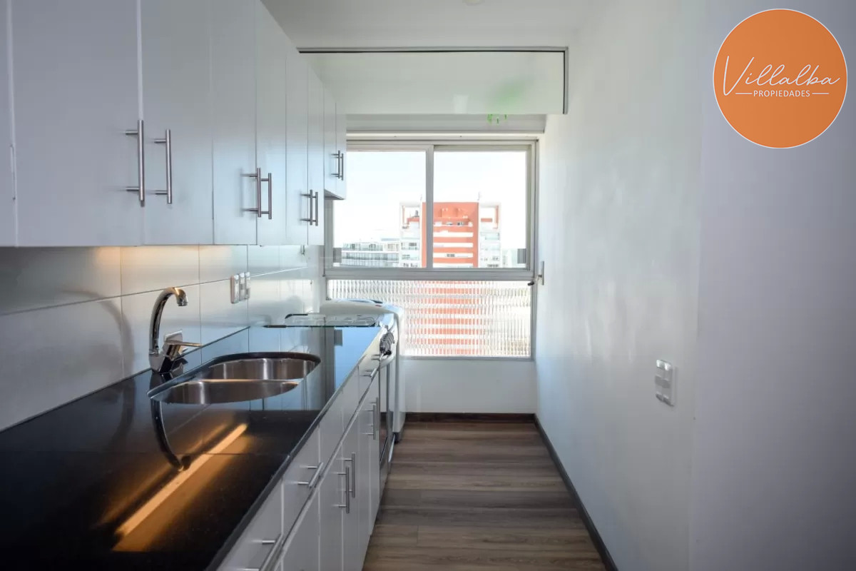 Apartamento ID.3639 - Departamento de 3 dormitorios + dep. en venta en Edif. Fontemar, vista al Puerto