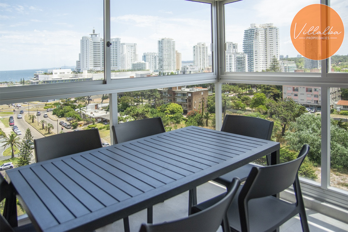Apartamento ID.2810 - Vende apartamento de 2 dormitorios y medio en Chiverta, Reciclado completo. Punta del Este 