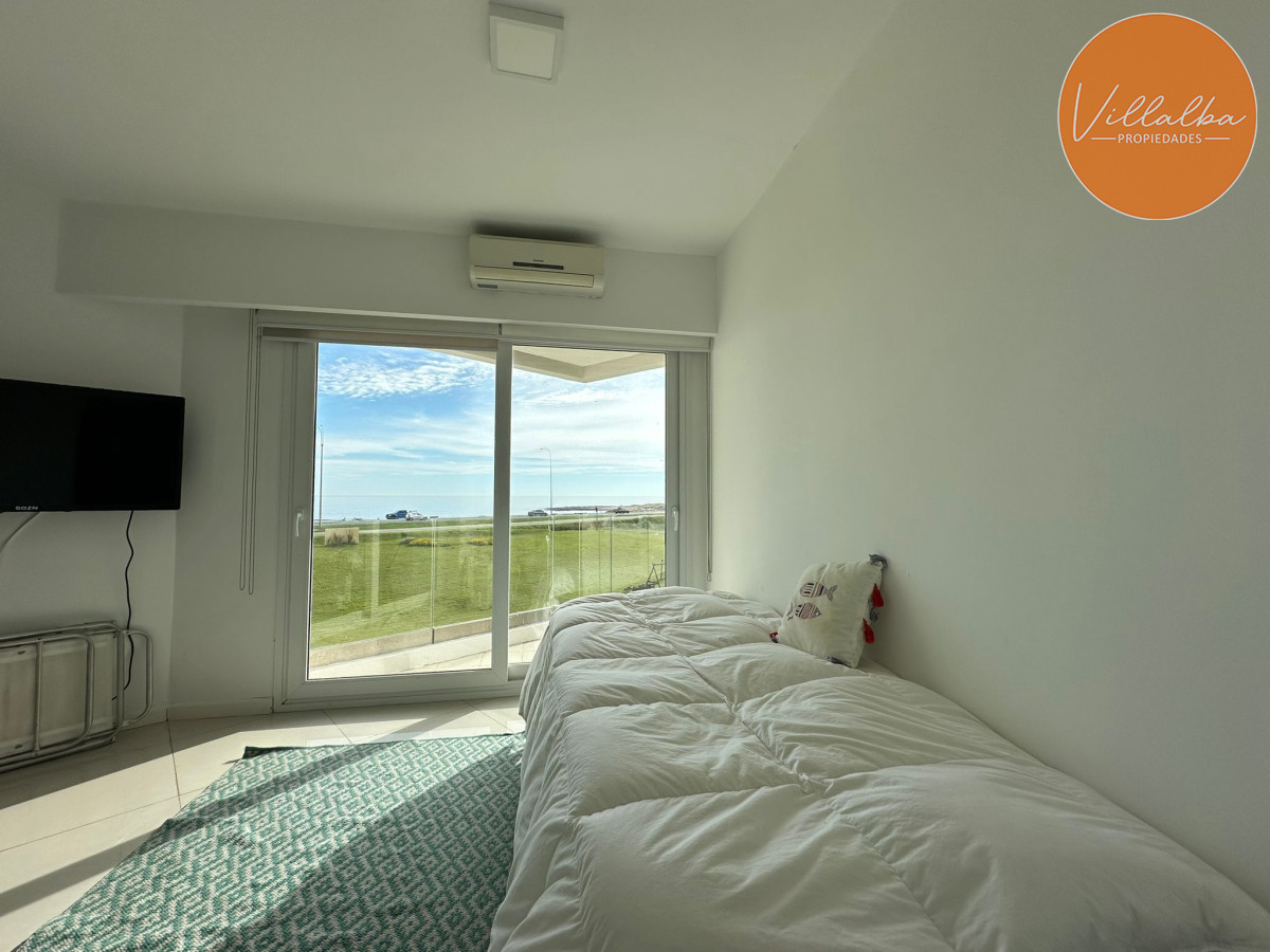 Apartamento ID.2754 - Vende departamento en Azure tower, playa mansa de 2 dormitorios, con vista al mar, Punta del Este