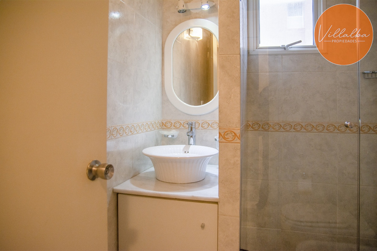 Apartamento ID.2323 - Departamento de 3 dormitorio con parrillero en venta , ultimo piso frente al mar, Punta del Este