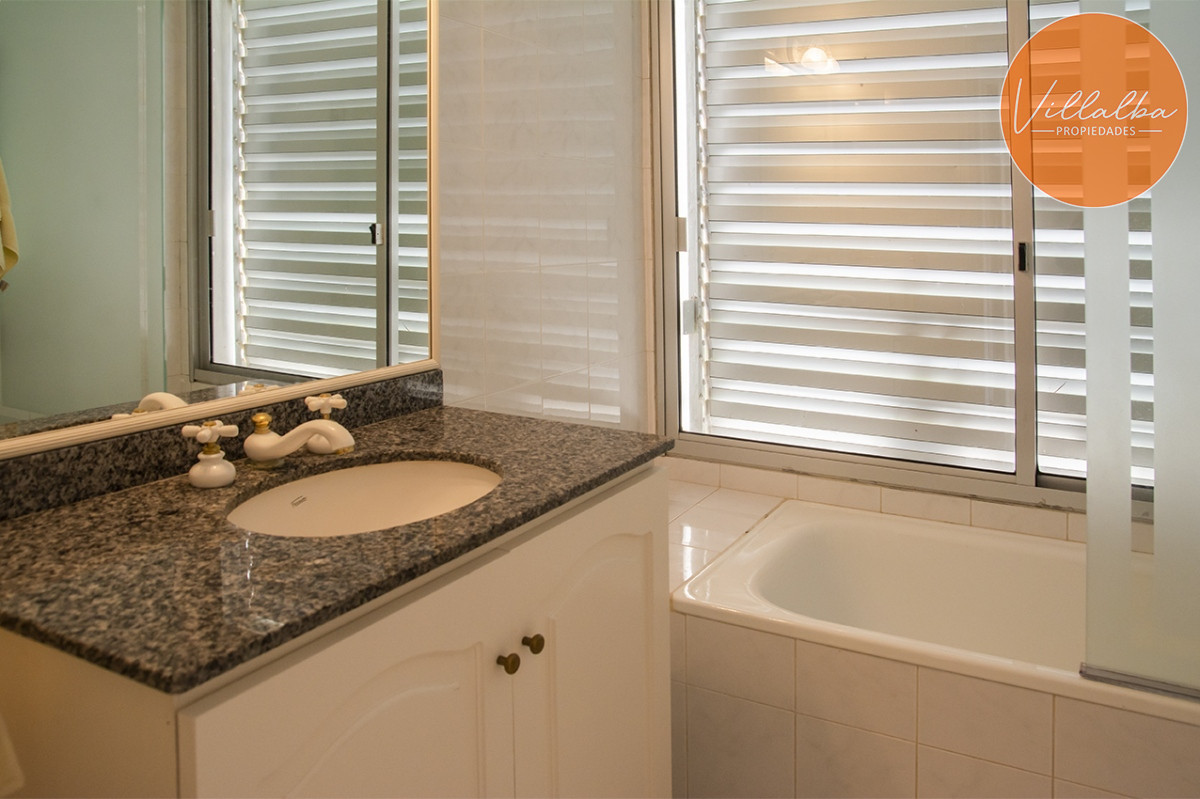 Apartamento ID.3609 - Apartamento de 4 dormitorios en Punta del Este frente al mar en Playa Brava