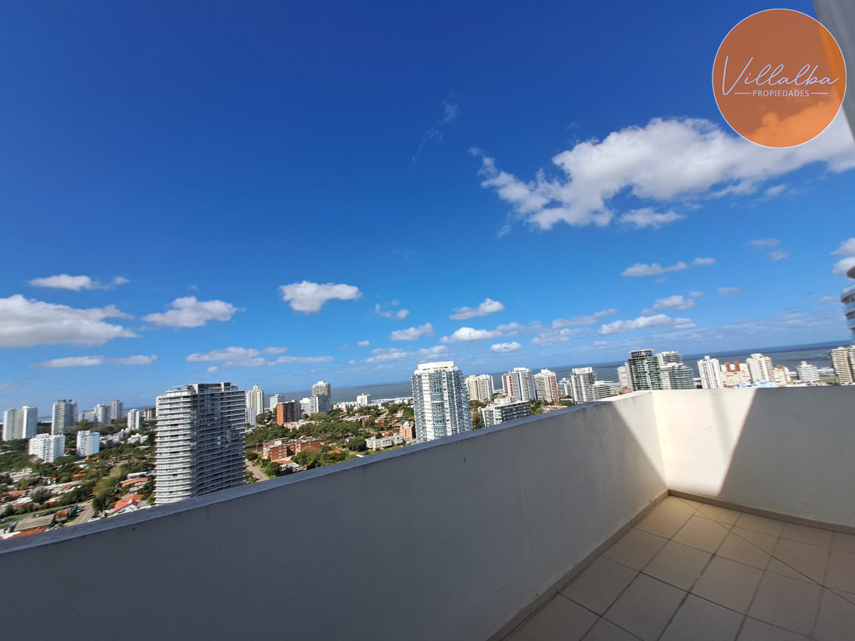 Apartamento ID.2256 - Espectacular penthouse a metros de playa mansa, 2 suites en venta!