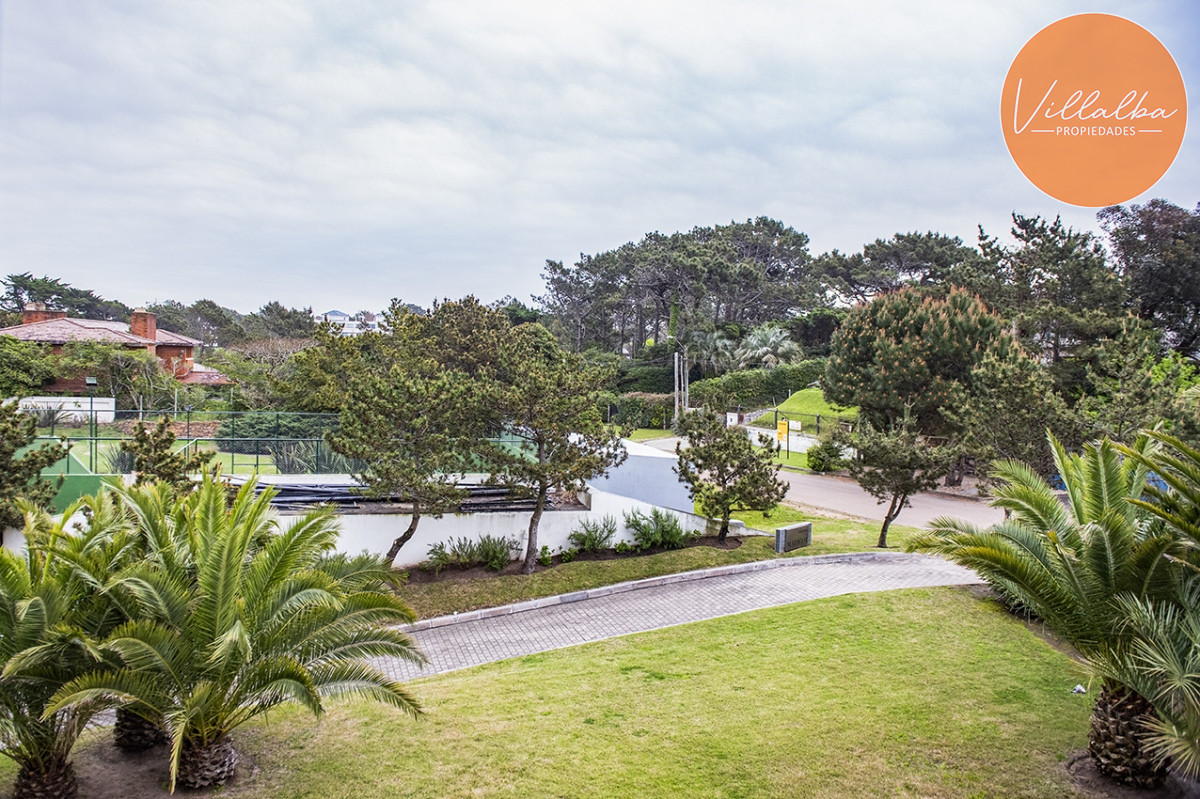 Apartamento ID.2369 - Hermoso Departamento en venta frente a Playa Brava, 3 dorm + dep. Marigot Brava