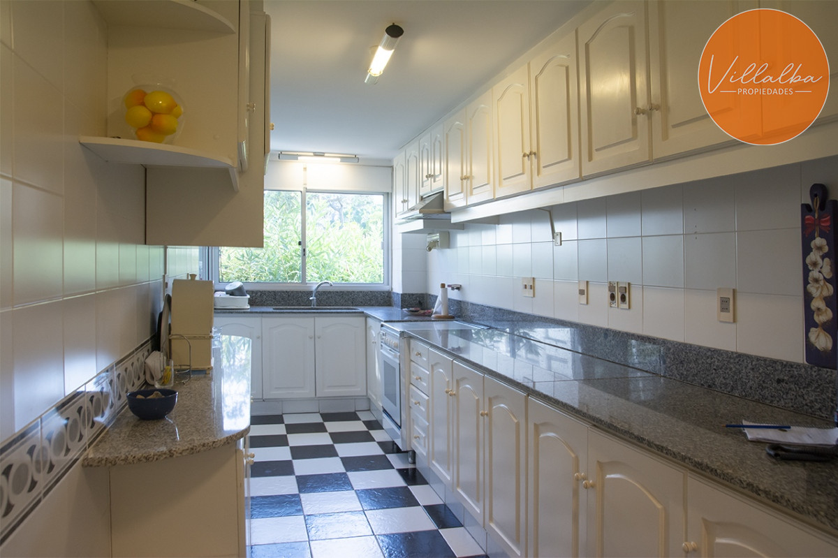 Apartamento ID.3609 - Apartamento de 4 dormitorios en Punta del Este frente al mar en Playa Brava