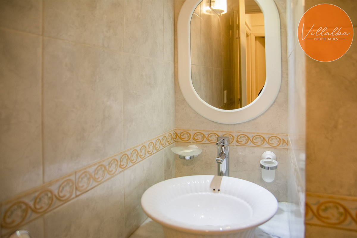 Apartamento ID.2323 - Departamento de 3 dormitorio con parrillero en venta , ultimo piso frente al mar, Punta del Este