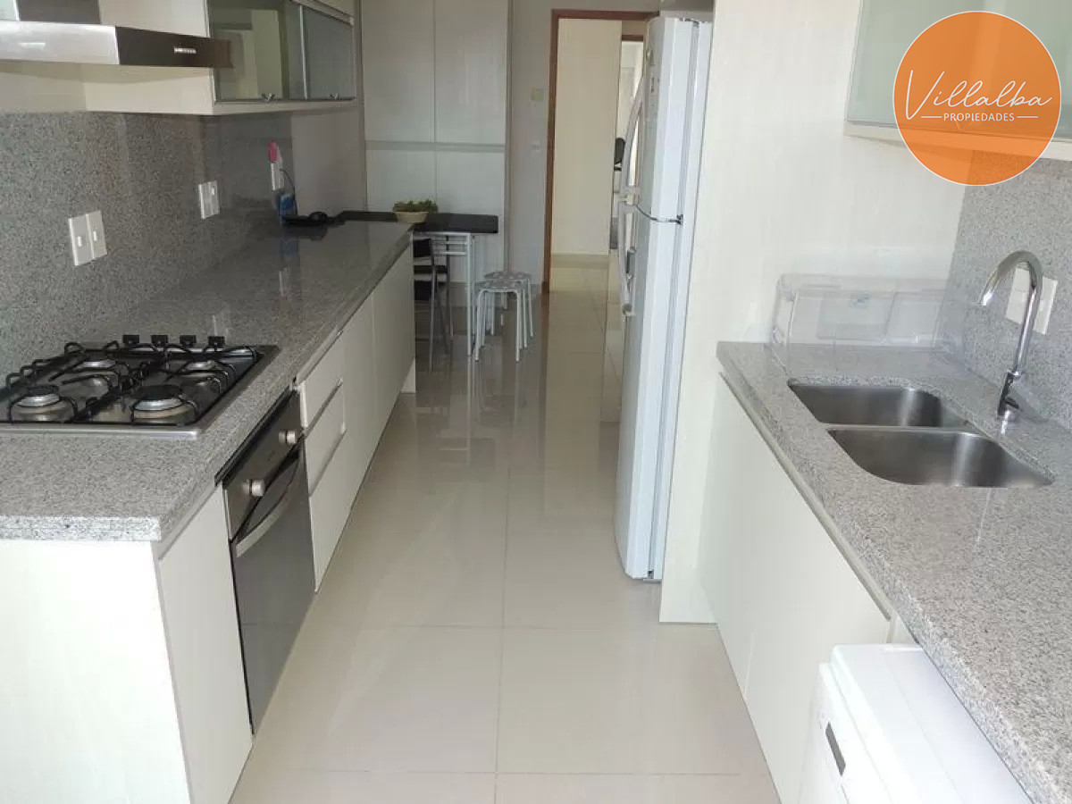 Apartamento ID.2385 - Lindo departamento en excelente zona a metros de Playa Mansa. Amenities. 