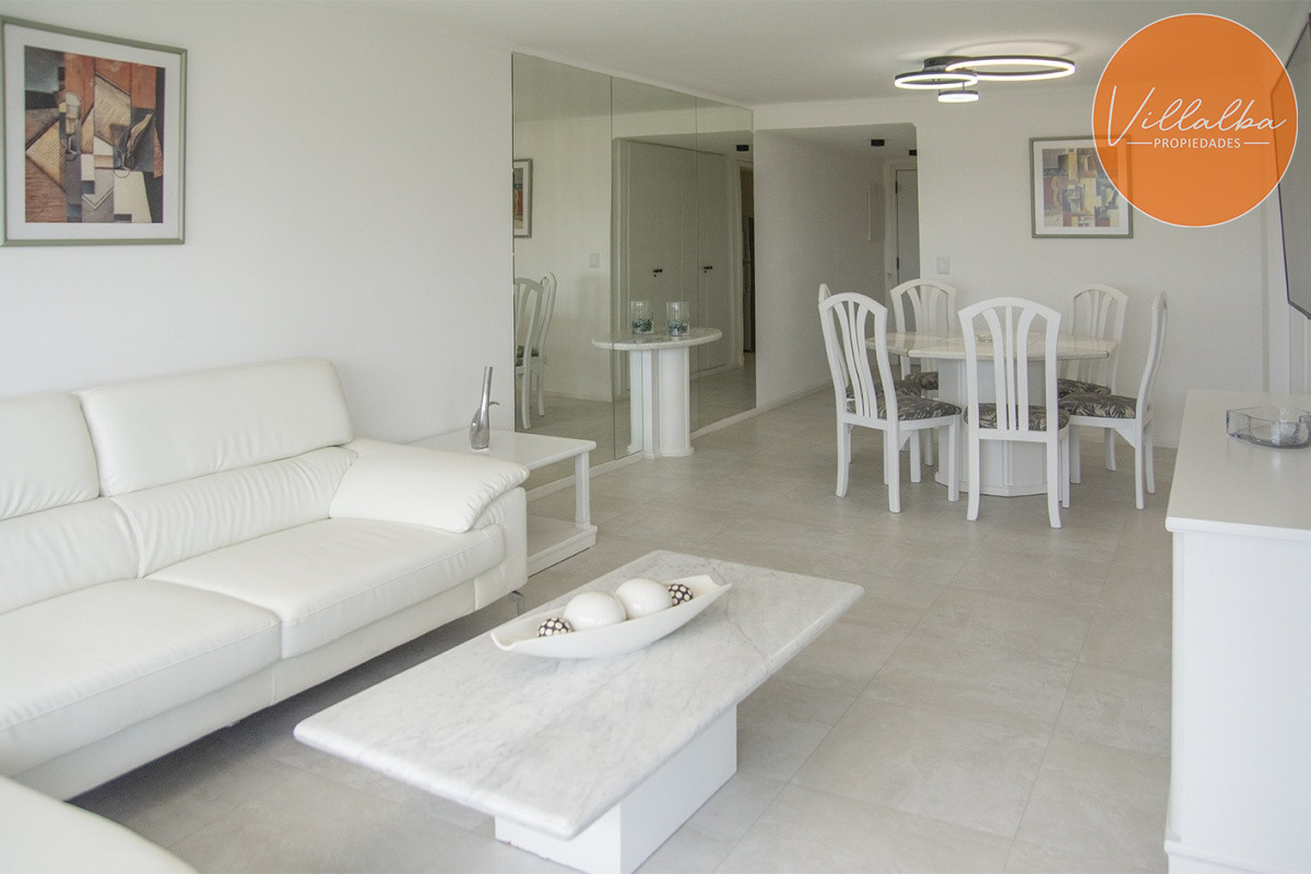 Apartamento ID.2810 - Vende apartamento de 2 dormitorios y medio en Chiverta, Reciclado completo. Punta del Este 