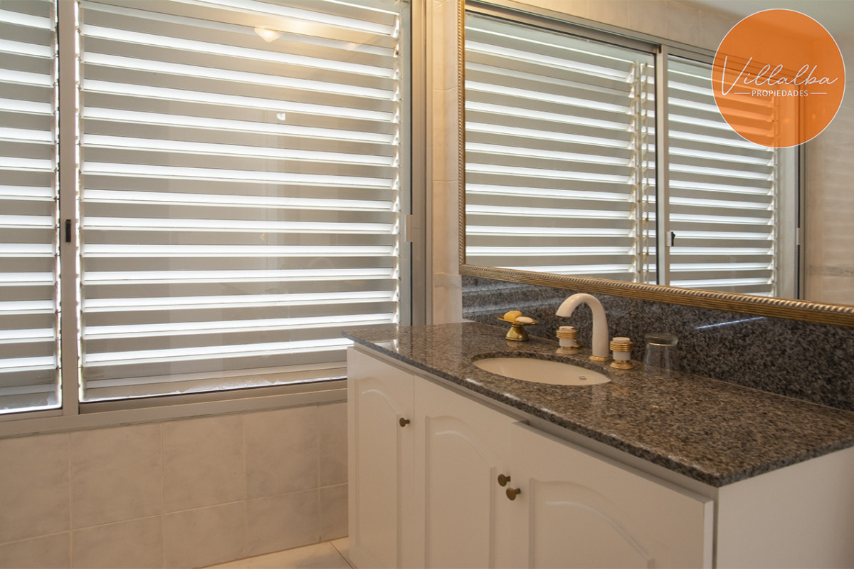 Apartamento ID.3609 - Apartamento de 4 dormitorios en Punta del Este frente al mar en Playa Brava