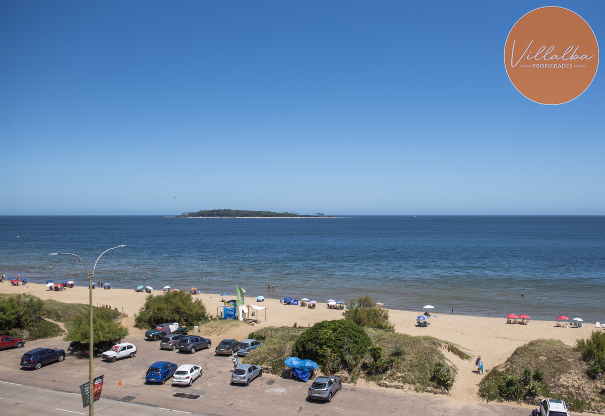 Apartamento ID.865 - Hermoso Ph con azotea propia, parrillero, 2 dormitorios, No te lo pierdas.