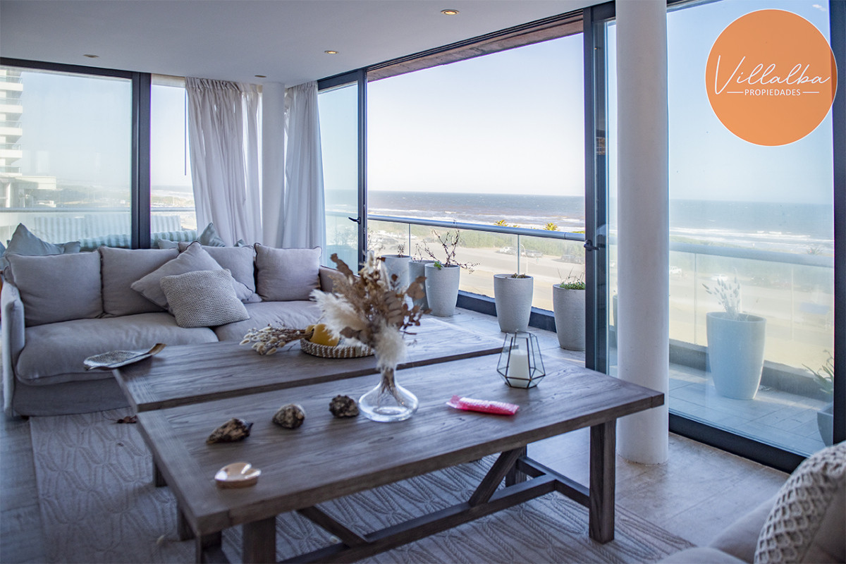 Apartamento ID.3431 - Apartamento Penthouse, frente al mar, playa brava, 3 dormitorios con hermosa vista