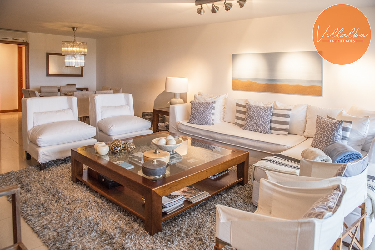 Apartamento ID.2369 - Hermoso Departamento en venta frente a Playa Brava, 3 dorm + dep. Marigot Brava