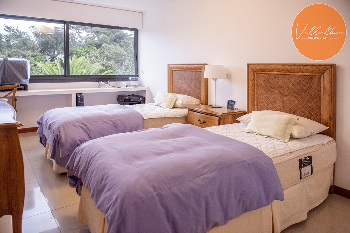 Apartamento ID.2369 - Hermoso Departamento en venta frente a Playa Brava, 3 dorm + dep. Marigot Brava