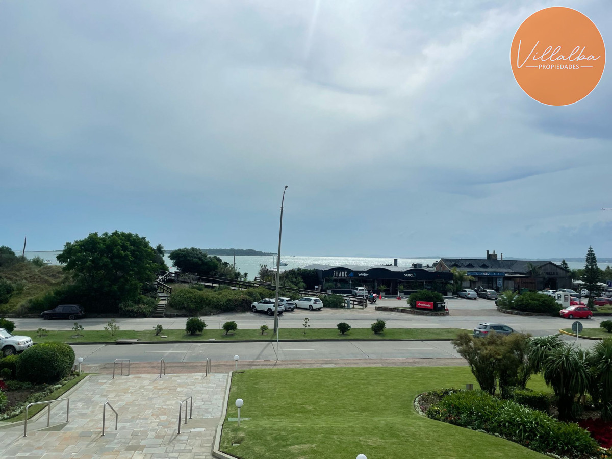 Apartamento ID.2482 - Hermoso Departamento de 3 dormitorios en venta frente al mar. 