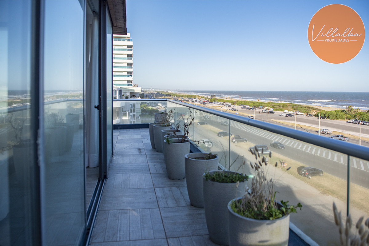 Apartamento ID.3431 - Apartamento Penthouse, frente al mar, playa brava, 3 dormitorios con hermosa vista