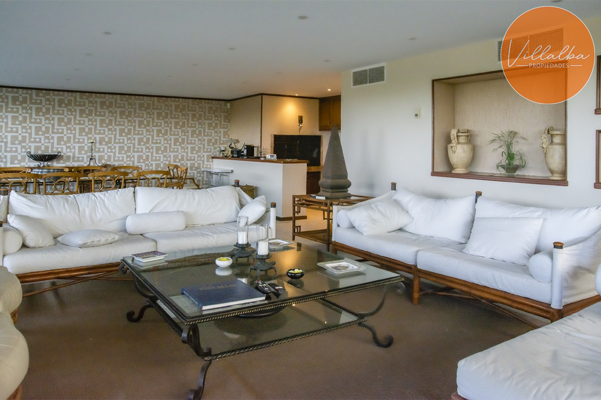 Apartamento ID.3609 - Apartamento de 4 dormitorios en Punta del Este frente al mar en Playa Brava