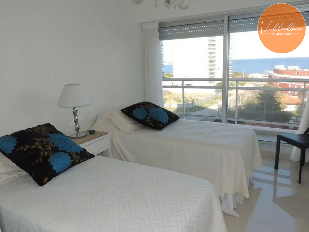 Apartamento ID.2385 - Lindo departamento en excelente zona a metros de Playa Mansa. Amenities. 