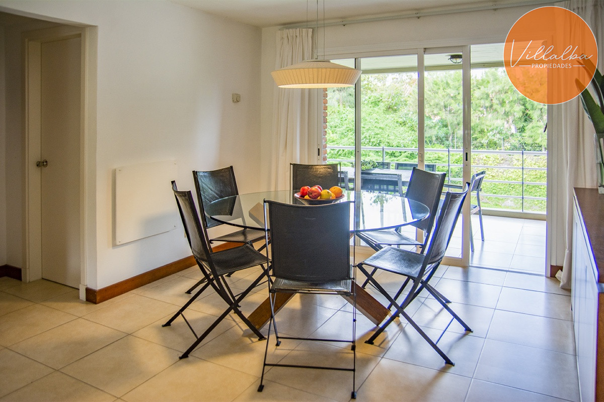 Apartamento ID.1043 - Oportunidad, apartamento en venta en Punta del Este de 3 dormitorios. Terraza con parrillero.