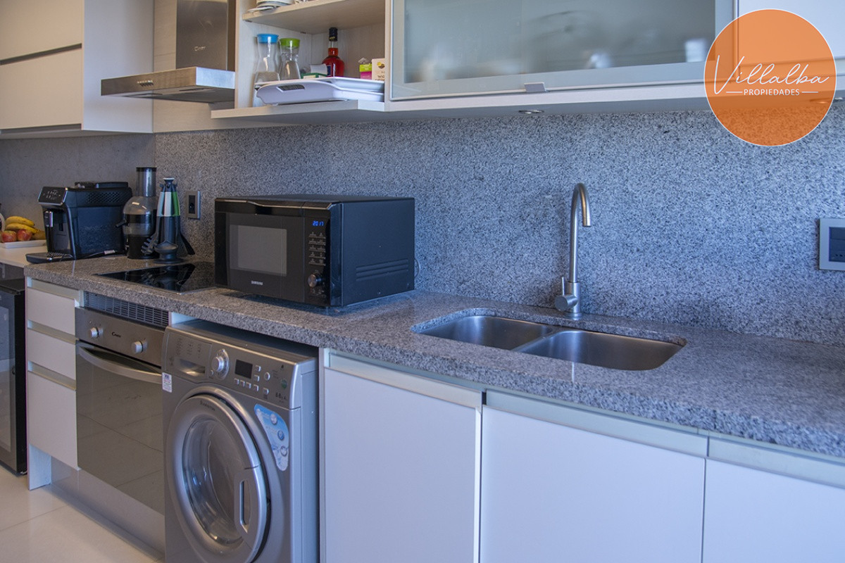 Apartamento ID.2384 - Oportunidad en playa mansa, finamente decorado. Sunrise Tower