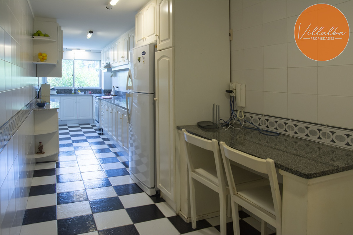 Apartamento ID.3609 - Apartamento de 4 dormitorios en Punta del Este frente al mar en Playa Brava