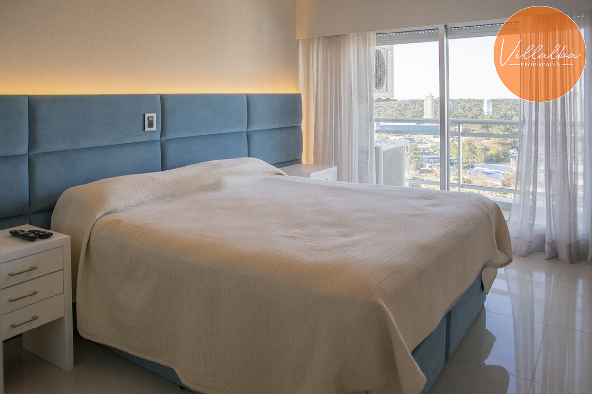 Apartamento ID.2384 - Oportunidad en playa mansa, finamente decorado. Sunrise Tower