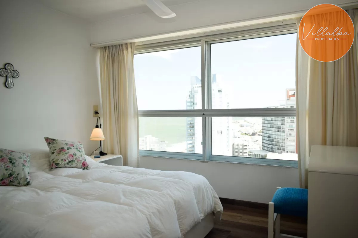 Apartamento ID.3639 - Departamento de 3 dormitorios + dep. en venta en Edif. Fontemar, vista al Puerto