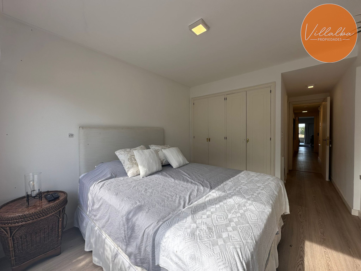 Apartamento ID.3610 - Se vende departamento de 4 dormitorios , Playa brava, Esturion