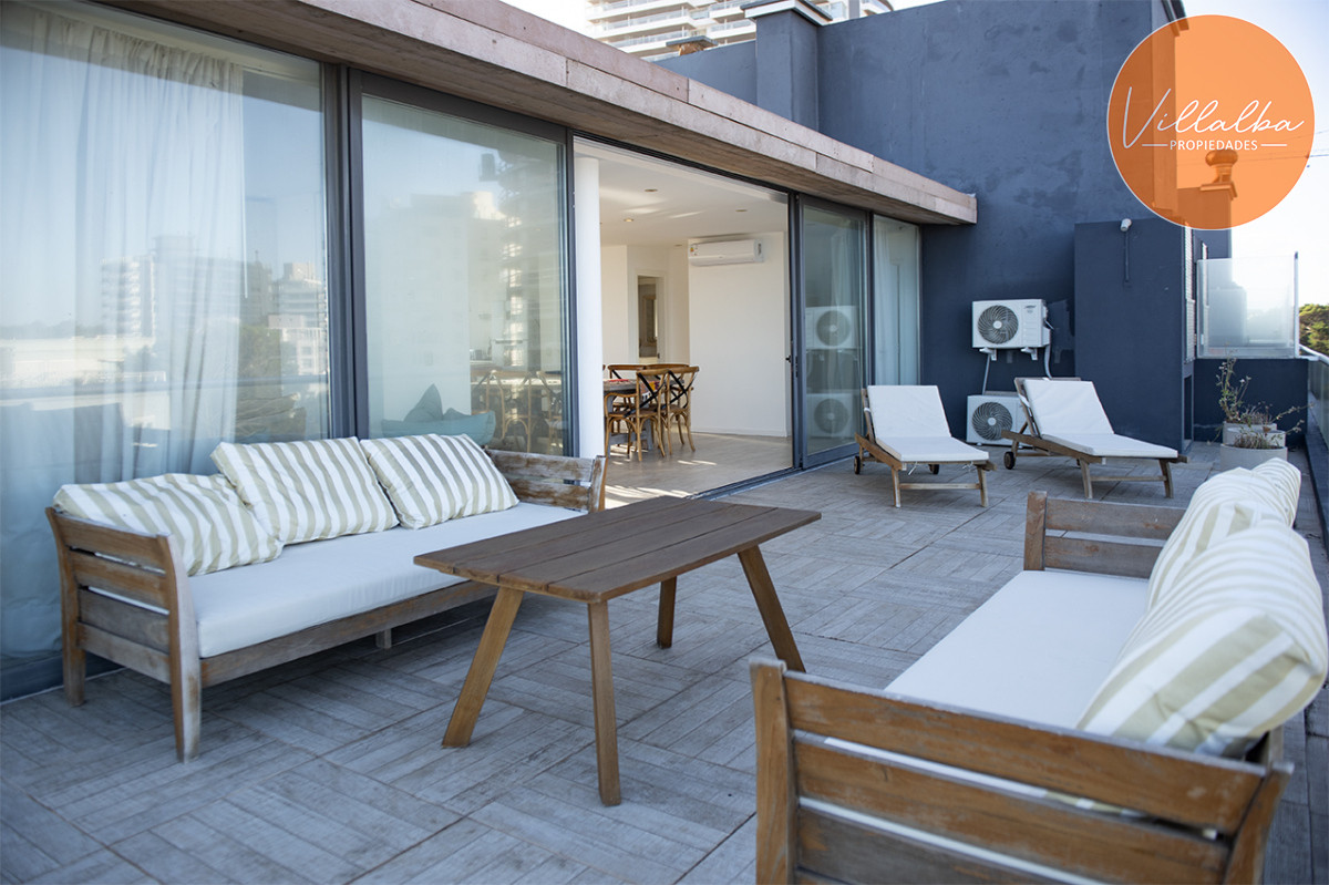 Apartamento ID.3431 - Apartamento Penthouse, frente al mar, playa brava, 3 dormitorios con hermosa vista