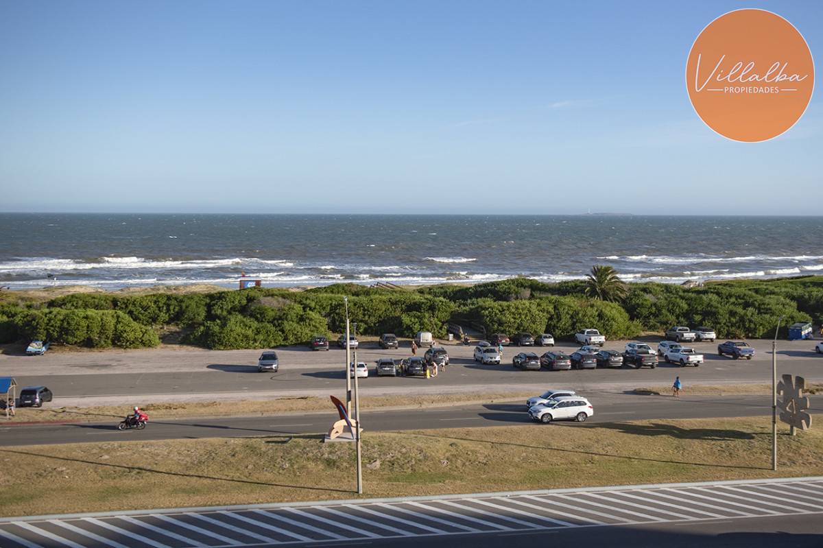 Apartamento ID.3431 - Apartamento Penthouse, frente al mar, playa brava, 3 dormitorios con hermosa vista