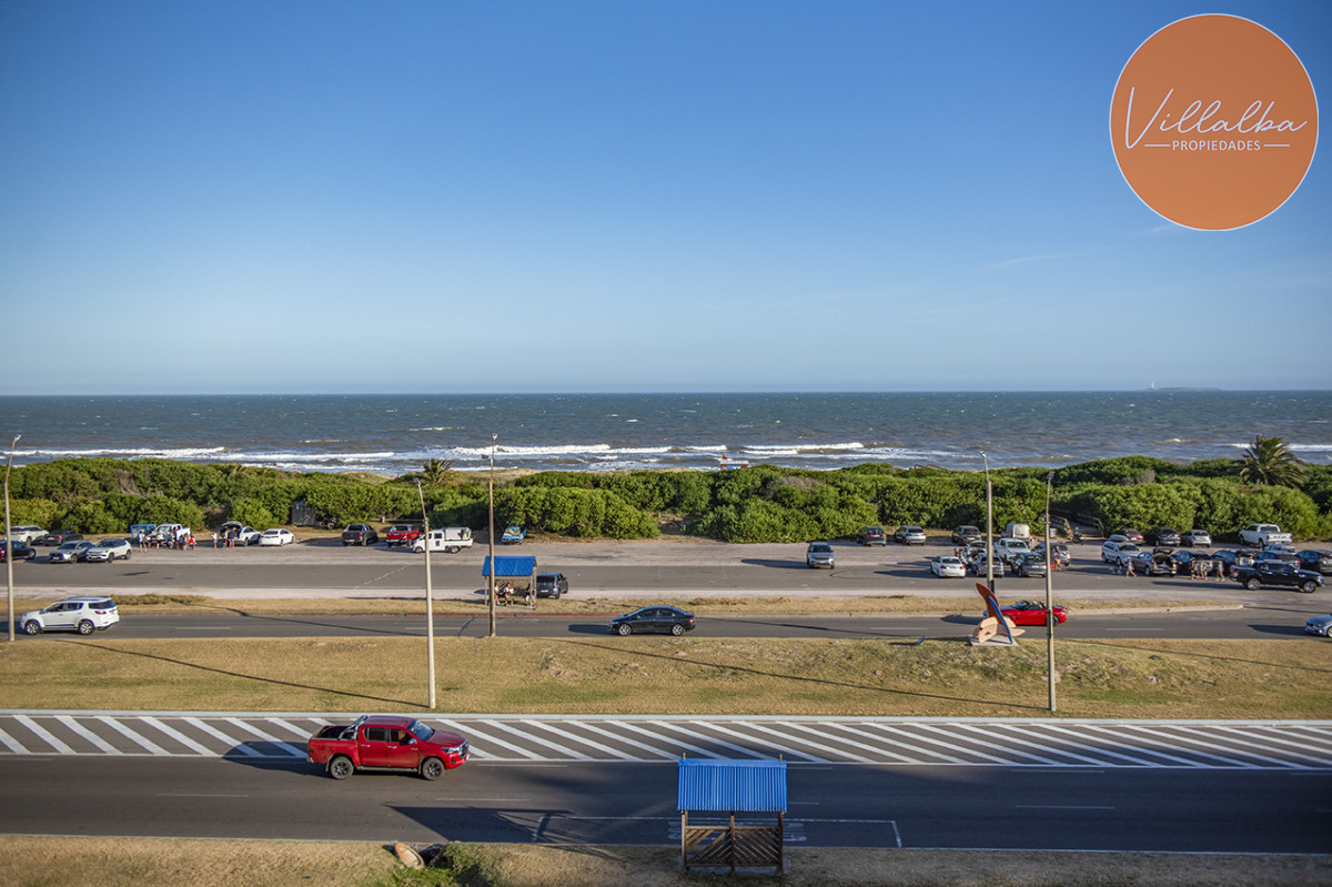 Apartamento ID.3431 - Apartamento Penthouse, frente al mar, playa brava, 3 dormitorios con hermosa vista