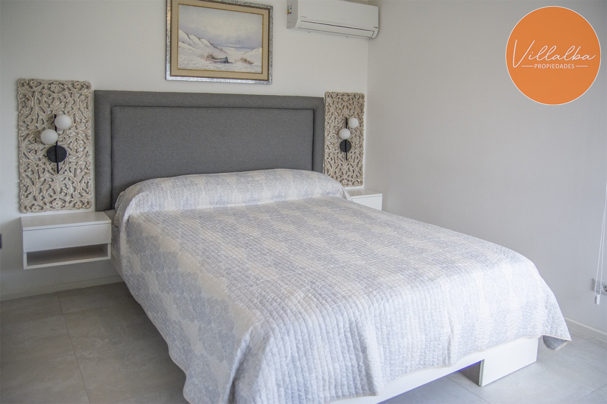 Apartamento ID.2810 - Vende apartamento de 2 dormitorios y medio en Chiverta, Reciclado completo. Punta del Este 
