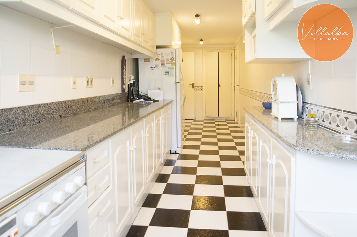 Apartamento ID.3609 - Apartamento de 4 dormitorios en Punta del Este frente al mar en Playa Brava