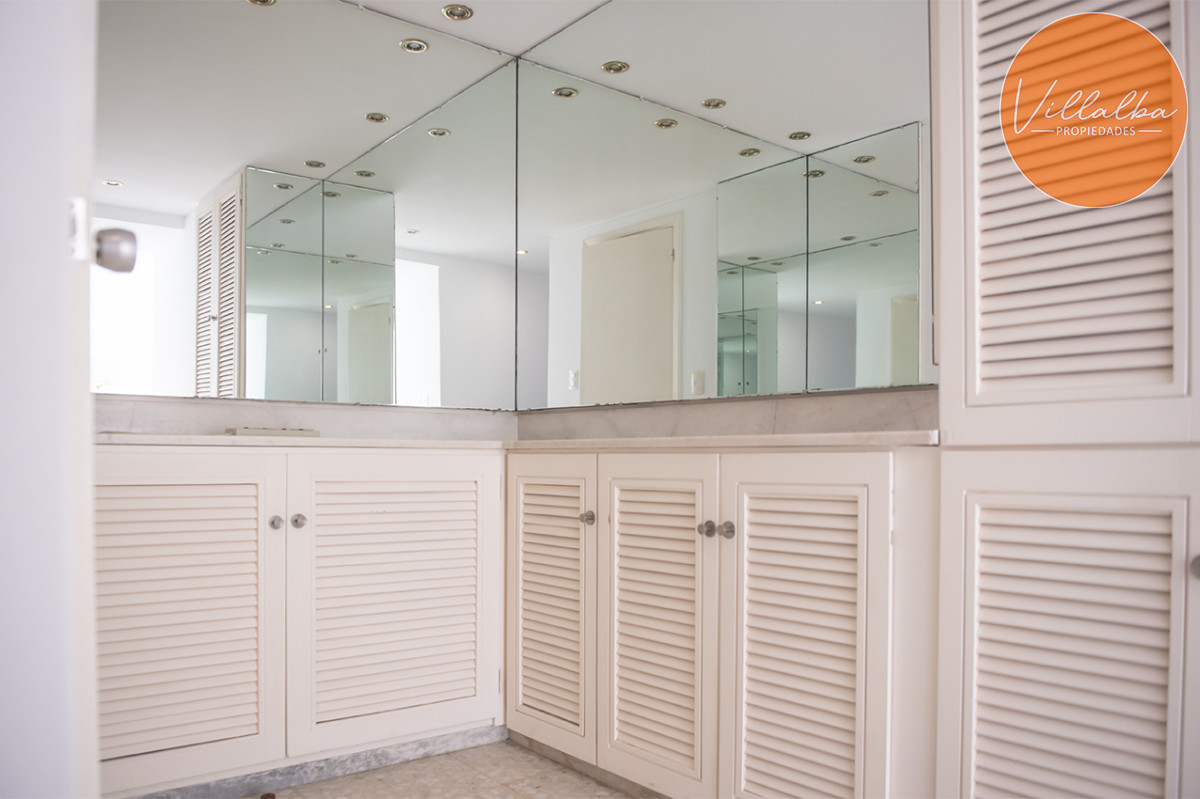 Apartamento ID.3635 - Vende departamento de 3 dormitorios con vista al Puerto, Punta del Este