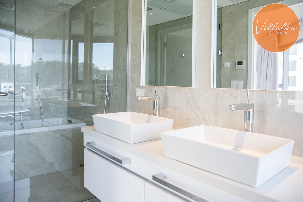 Apartamento ID.2811 - Departamento de 2 suite en venta frente al mar torre permium. Trump Tower